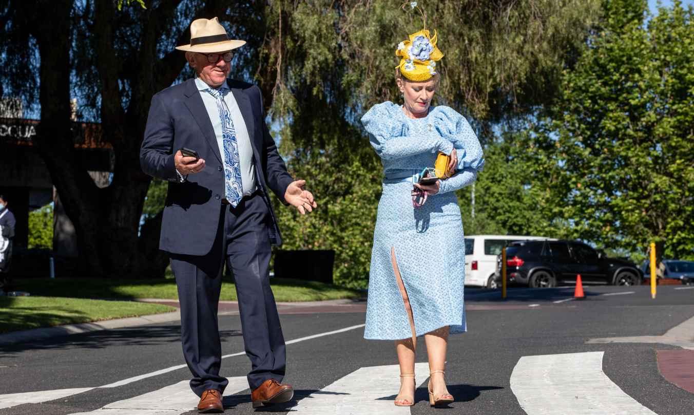 Melbourne Cup Fashion Dresses & Hat Guide — free download